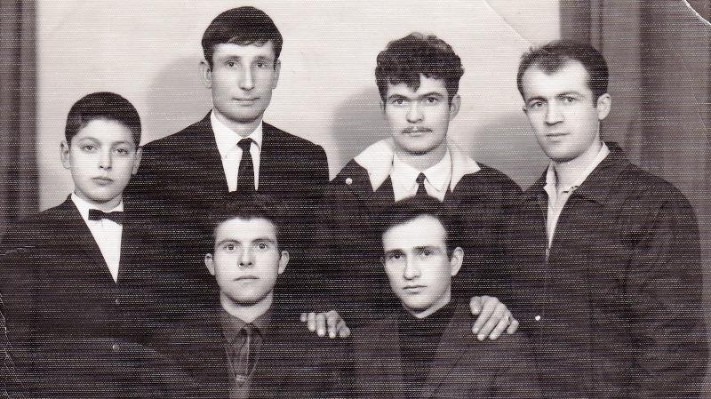 28.jpg - SOLDAN SAĞA:MUSTAFA DİLEK,SABRİ YILMAZ,SAMİ ŞAHİN,HASAN BEKİROĞLU,SALİH DEĞİRMENCİ SAMİ BAYRAKTAR