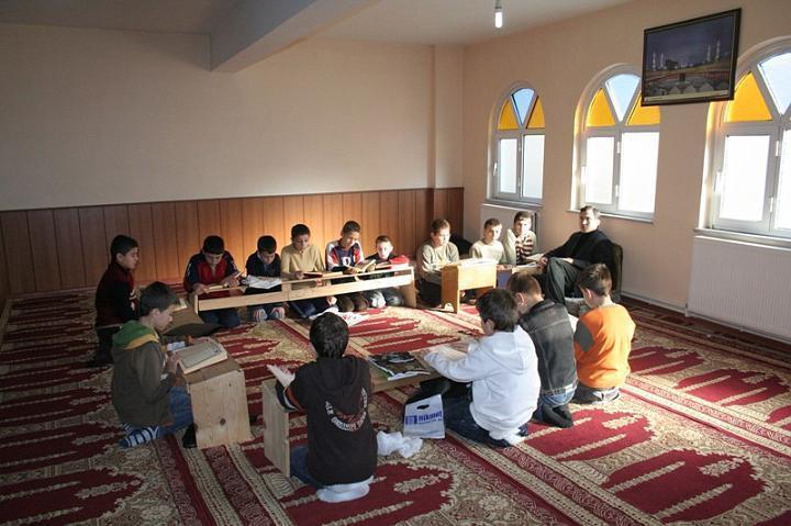 58.jpg - YAZ KURAN KURSUNDA OKUYAN TALEBELER