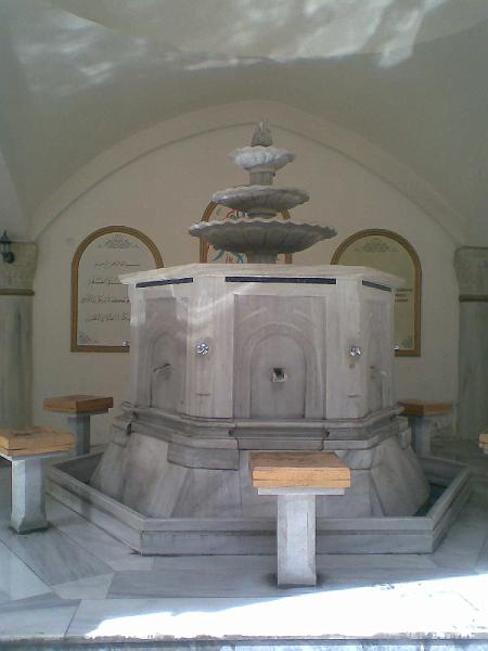 80.JPG - BATI TRAKYA CAMİİ AVLUSU ŞADIRVAN ŞADIRVAN'I CEMAATİMİZDEN RAHMETLİ HASAN İSMAİLBAŞA TARAFINDAN YAPILMIŞTIR.