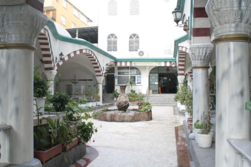 81.jpg - BATI TRAKYA CAMİ AVLUSU GİRİŞ KISMI